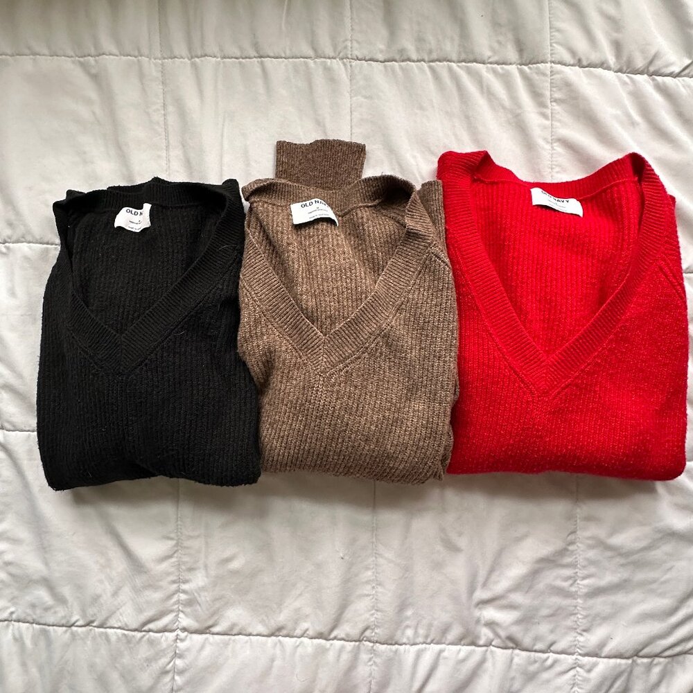 Bundle of 3 Old Navy V-Neck Sweaters (3)